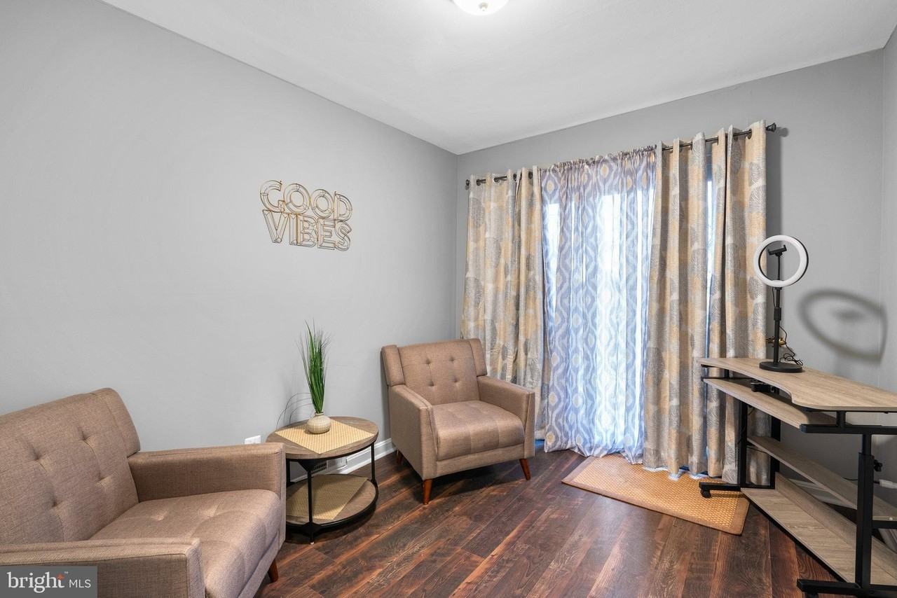 3906 70th Ave - Photo 4 of 21