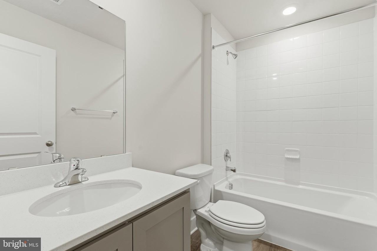 5229 Manor Park Way - Photo 5 of 34