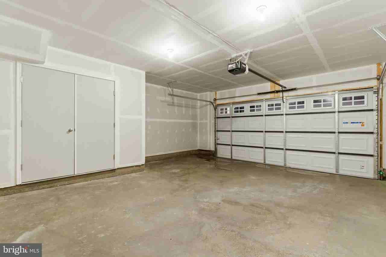 5229 Manor Park Way - Photo 6 of 34