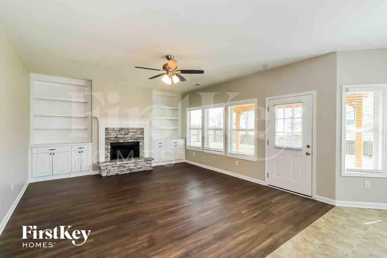 64 Mercer Ln - Photo 2 of 15