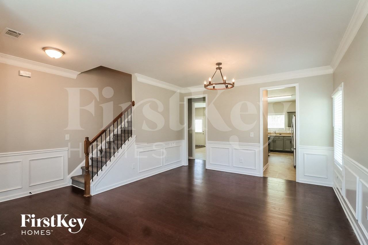 64 Mercer Ln - Photo 3 of 15