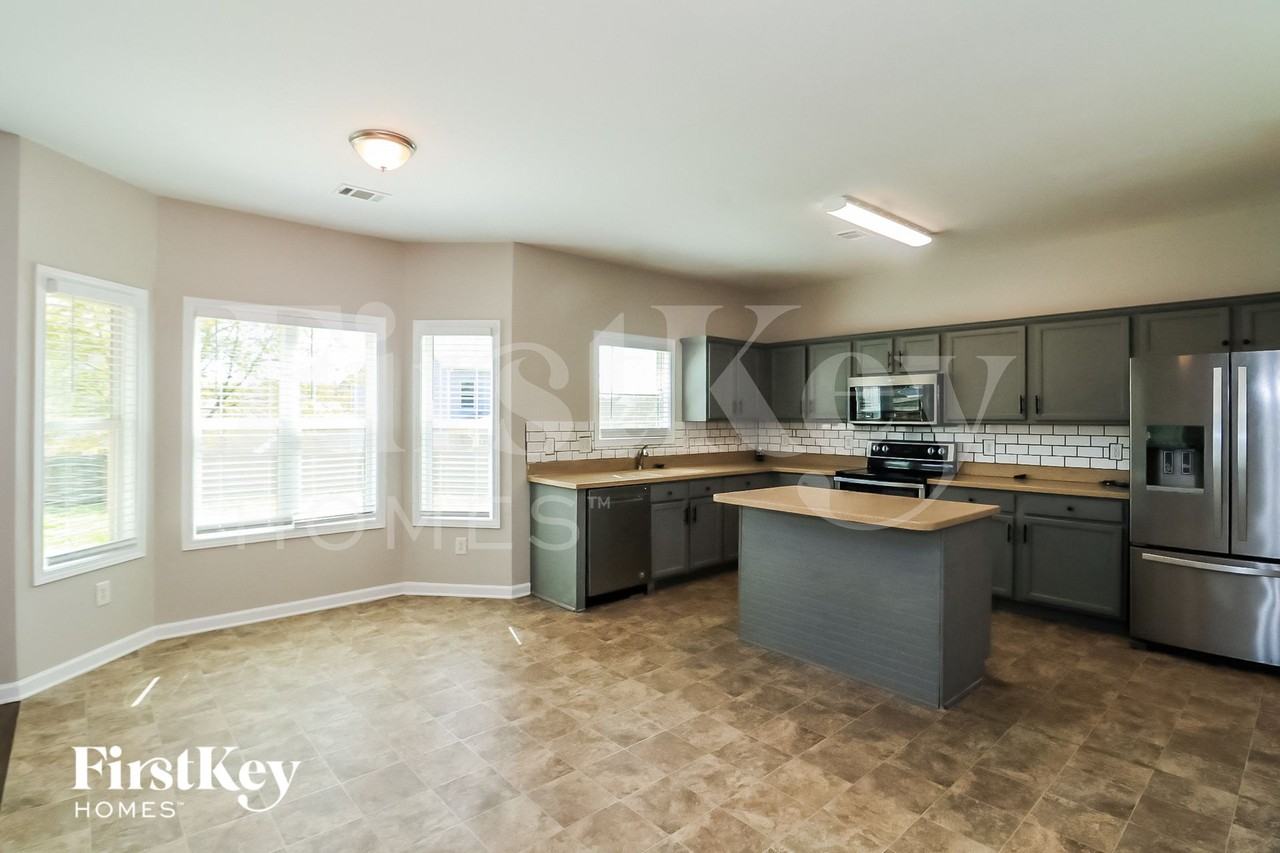 64 Mercer Ln - Photo 5 of 15