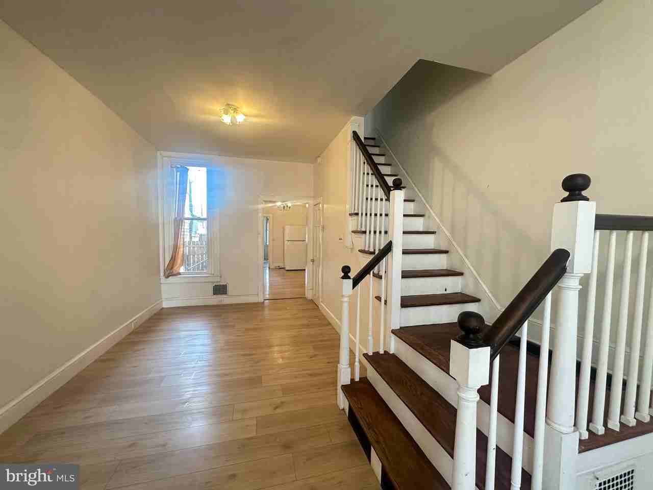 566 N Plum St - Photo 2 of 14