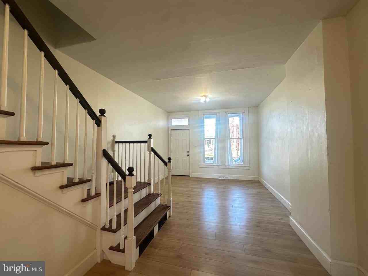 566 N Plum St - Photo 3 of 14