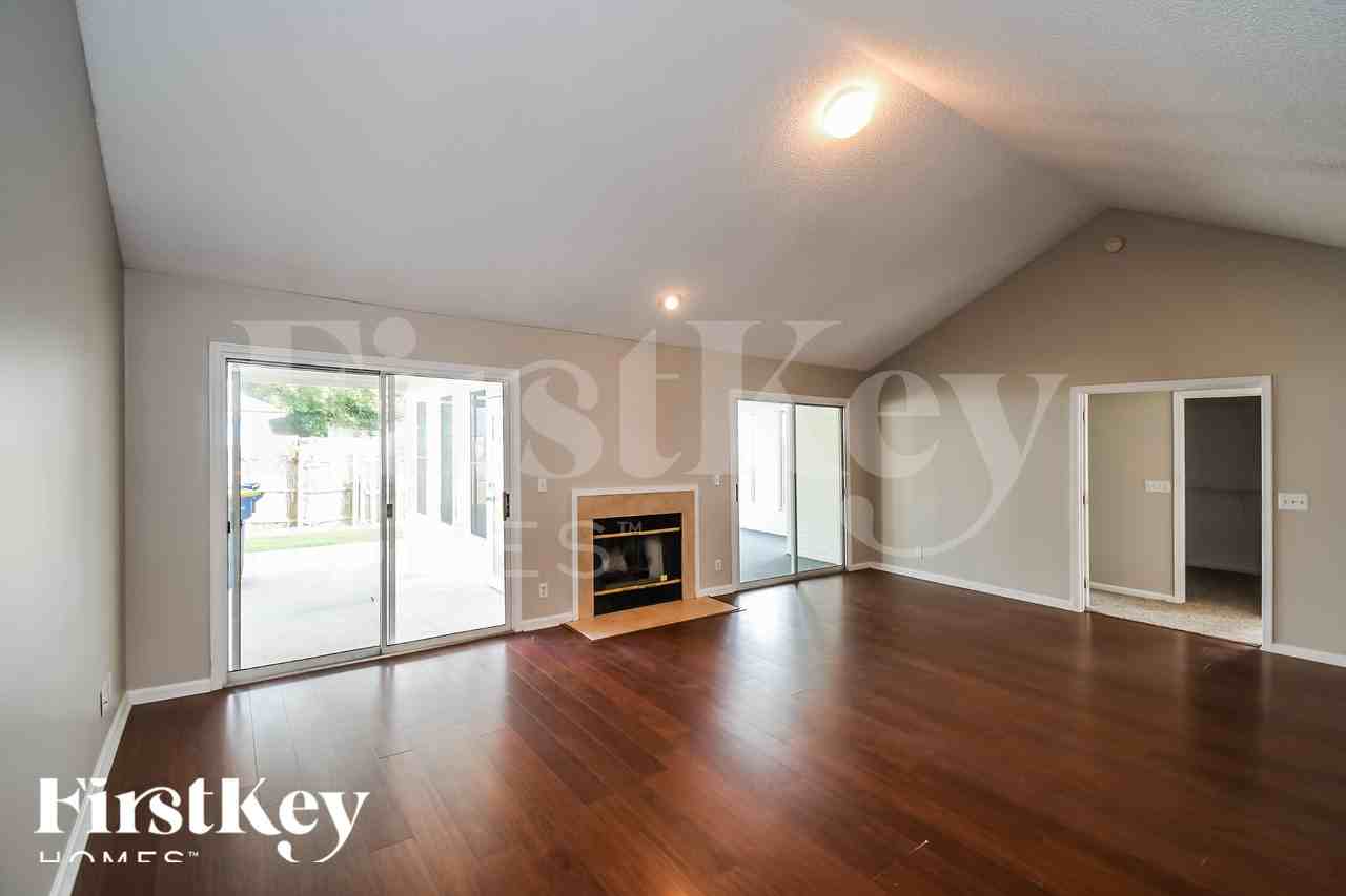 789 Hickory Lakes Dr E - Photo 3 of 18