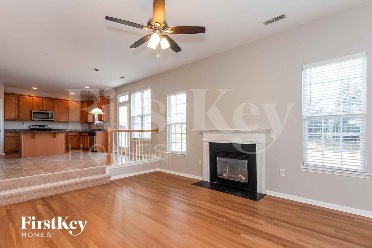 8524 Ridgeline Ln - Photo 3 of 15