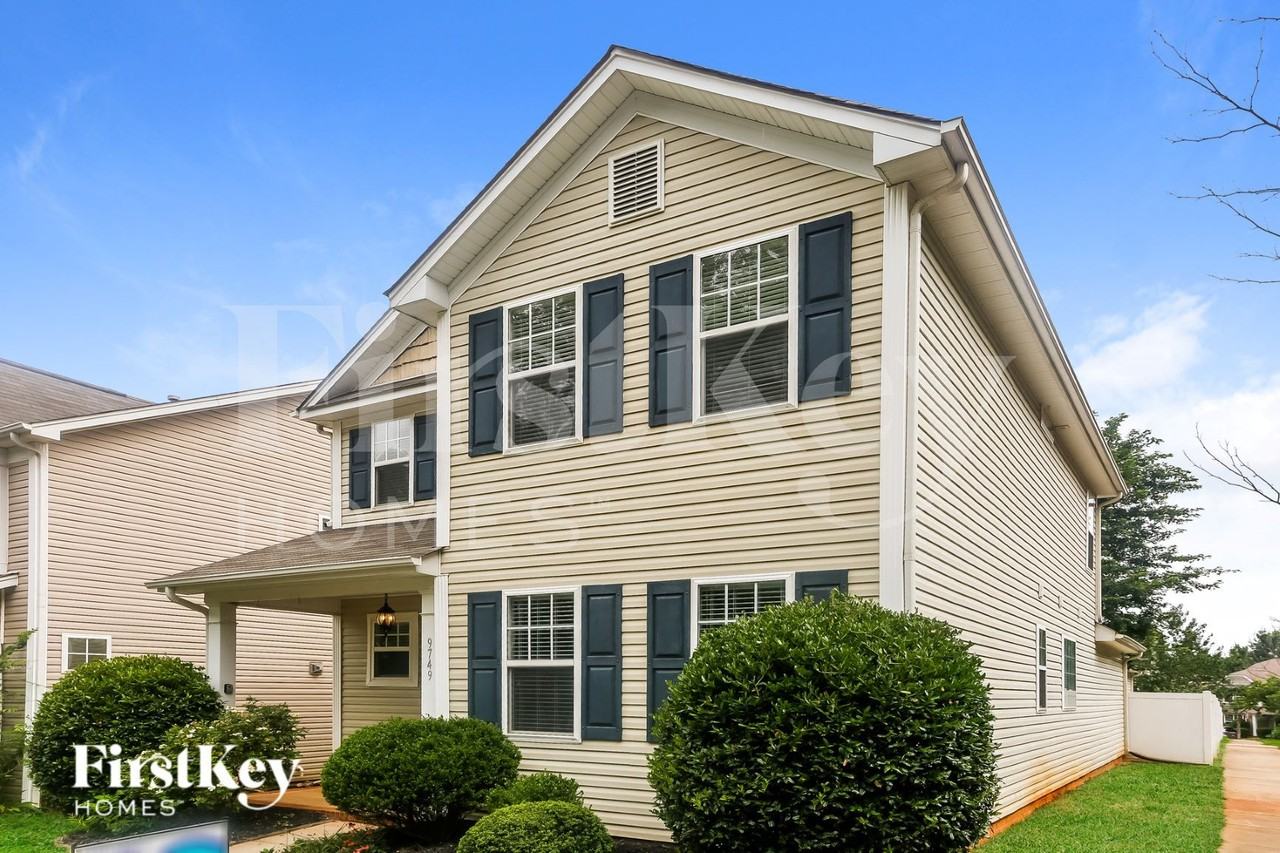 9749 Tidal Ct - Photo 3 of 15