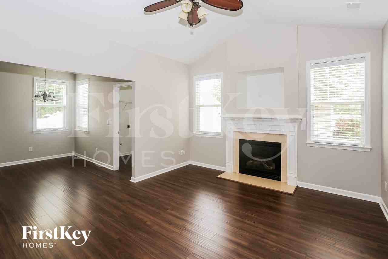 9749 Tidal Ct - Photo 4 of 15