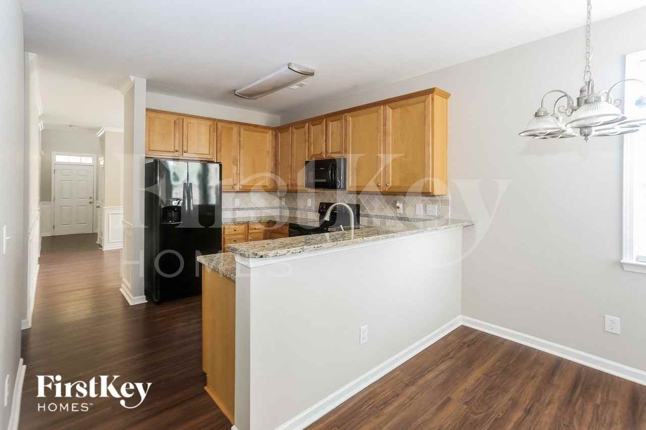 9749 Tidal Ct - Photo 6 of 15