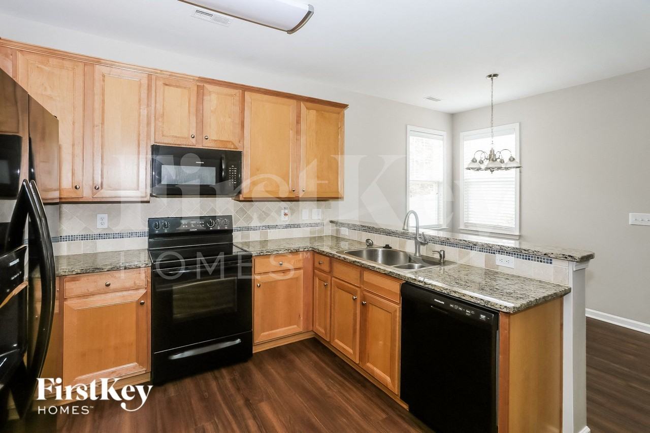 9749 Tidal Ct - Photo 7 of 15