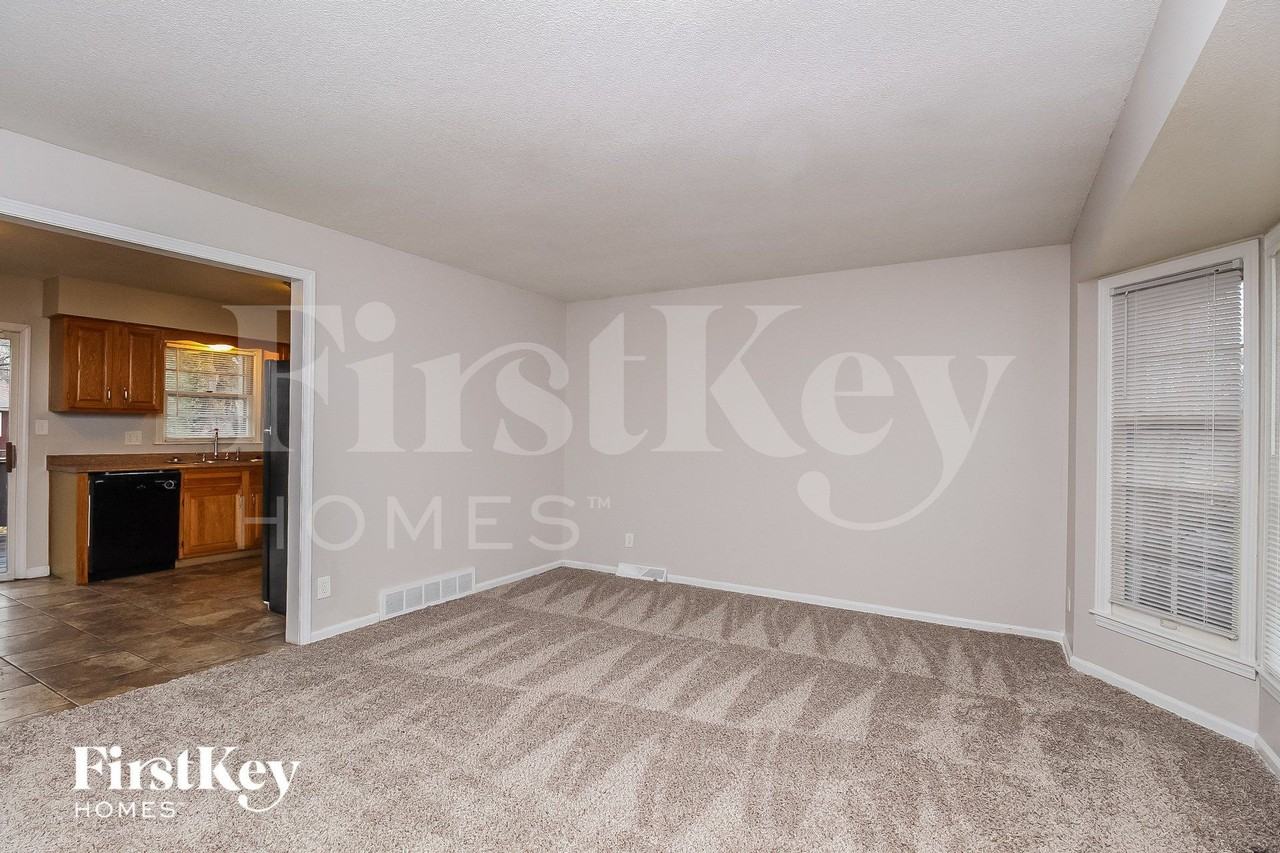 9214 Farley Ave - Photo 2 of 15