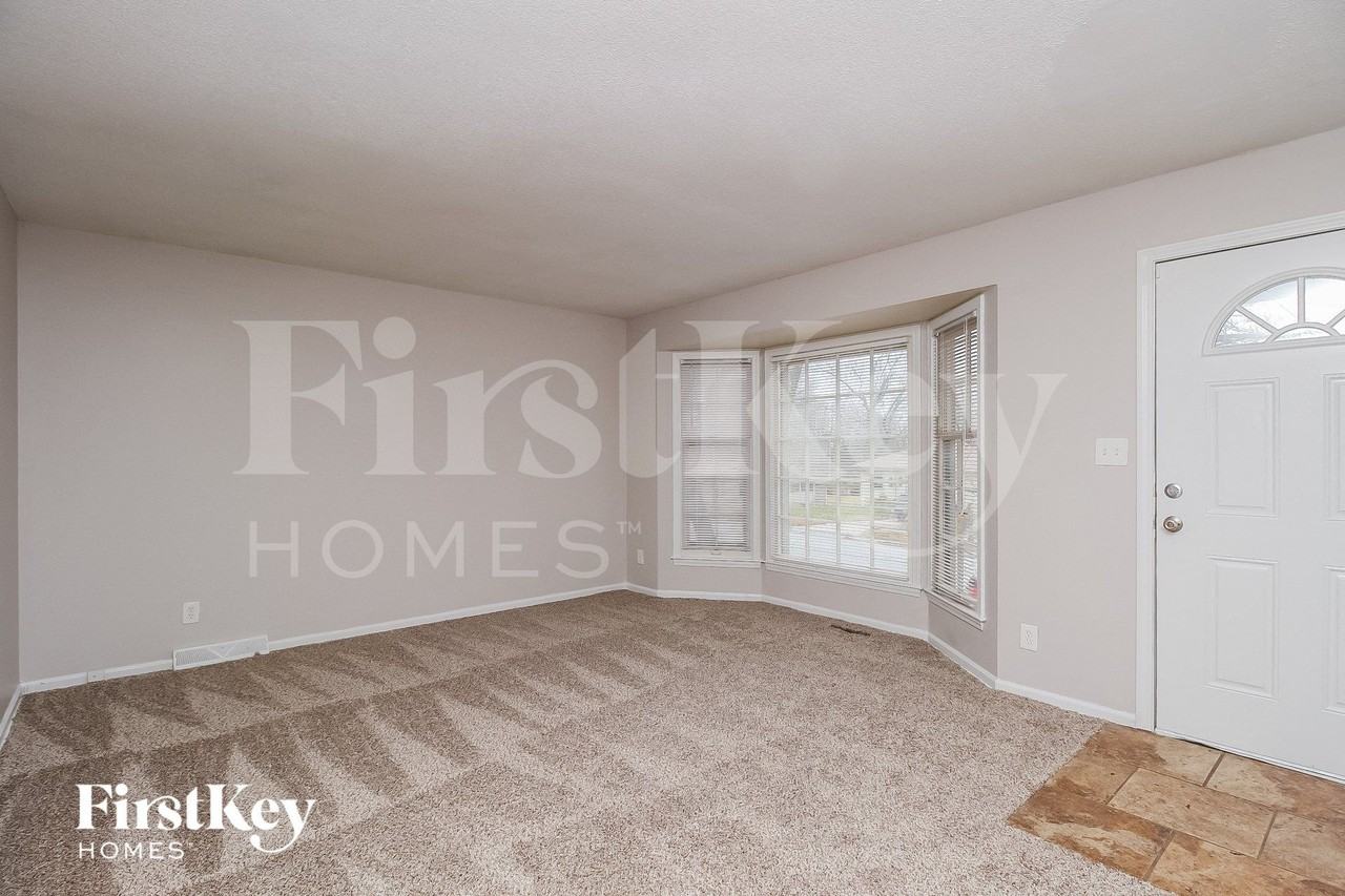 9214 Farley Ave - Photo 3 of 15