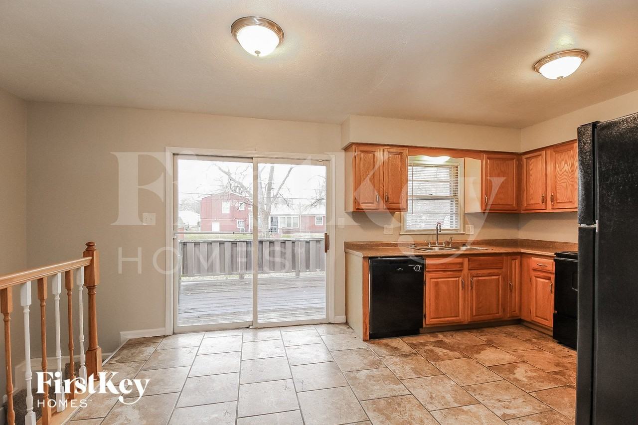 9214 Farley Ave - Photo 4 of 15