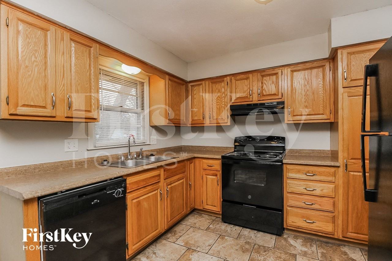 9214 Farley Ave - Photo 5 of 15