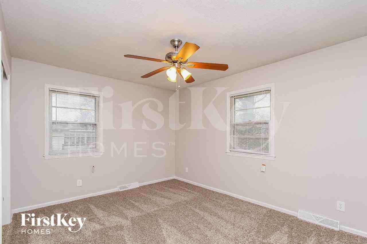 9214 Farley Ave - Photo 6 of 15