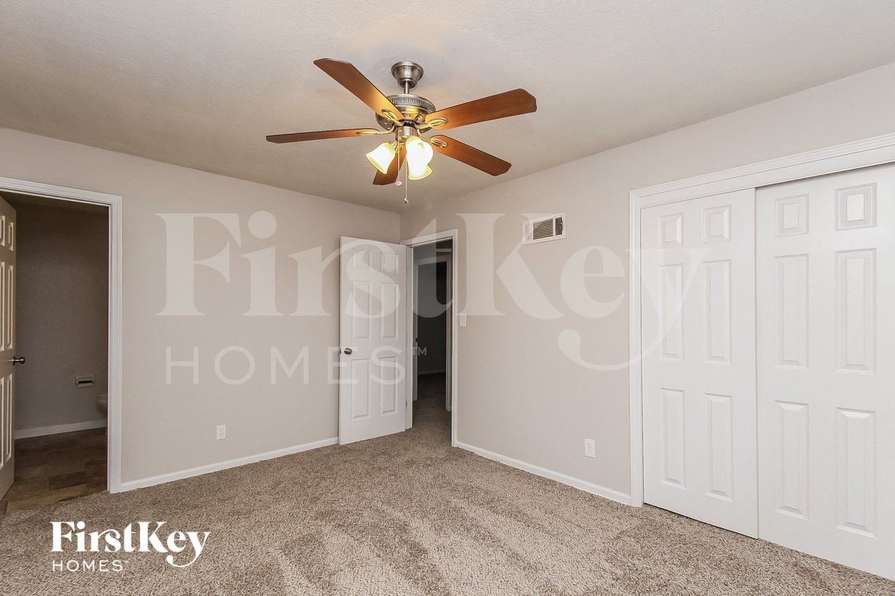 9214 Farley Ave - Photo 7 of 15