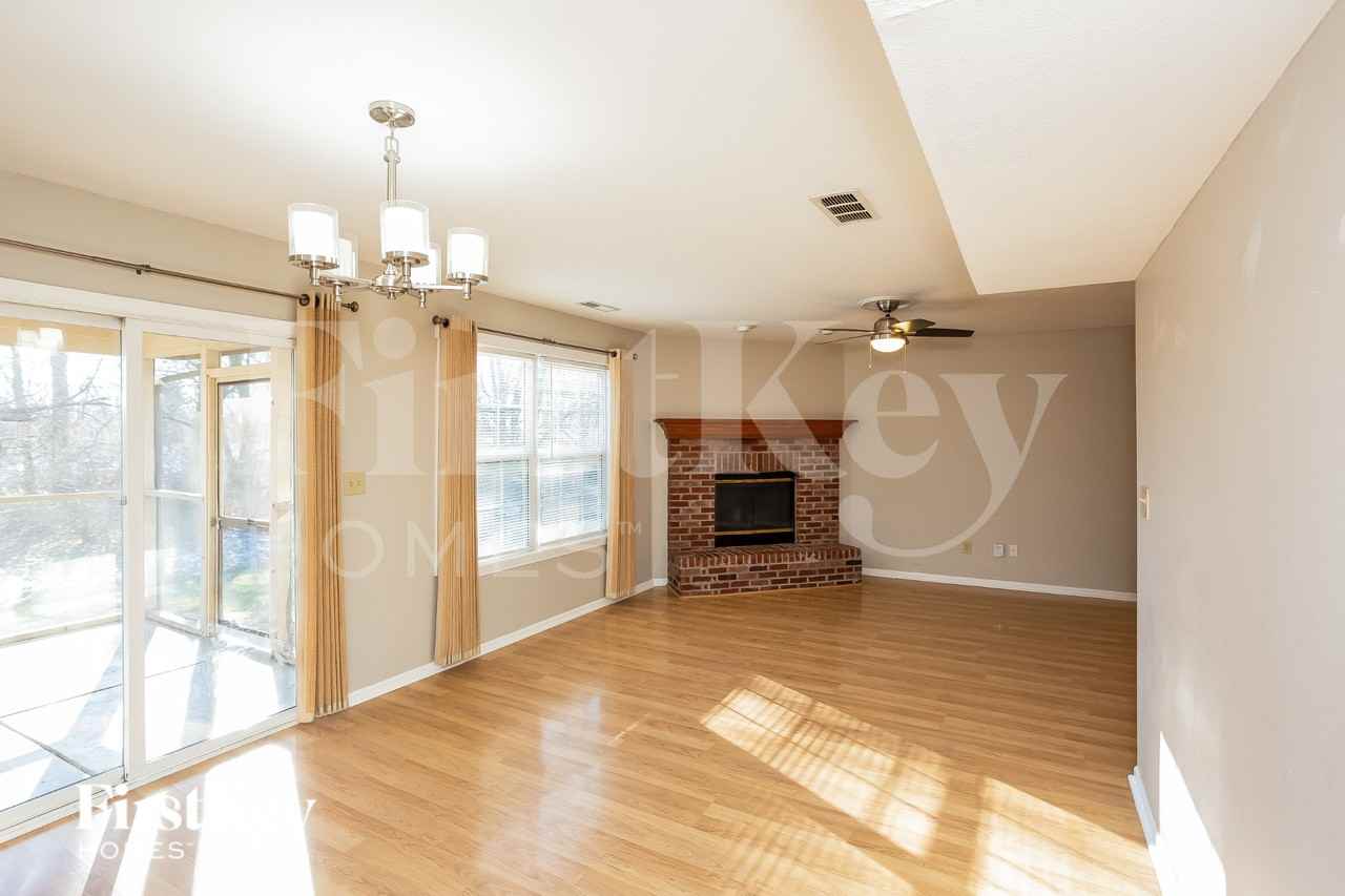 896 Preakness Dr - Photo 4 of 15