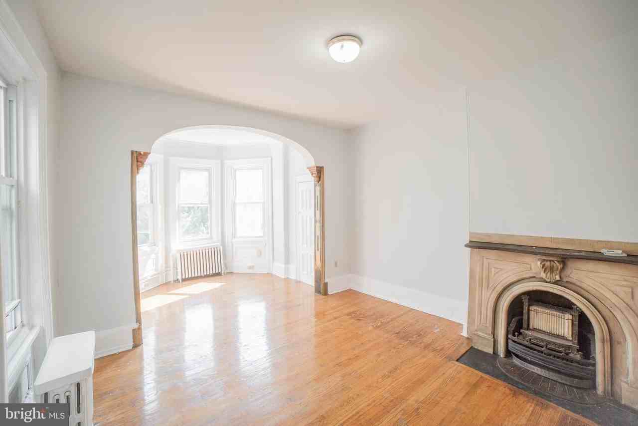 2316 Spruce St Apt 2r - Photo 4 of 11