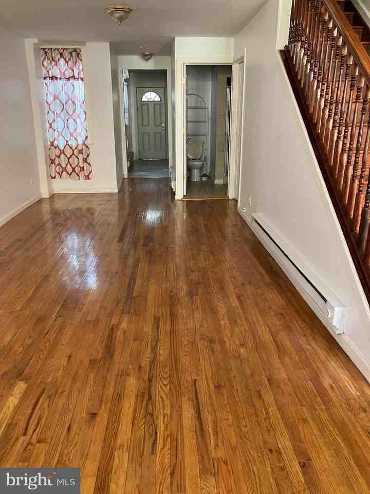 1920 Fontain St - Photo 4 of 28