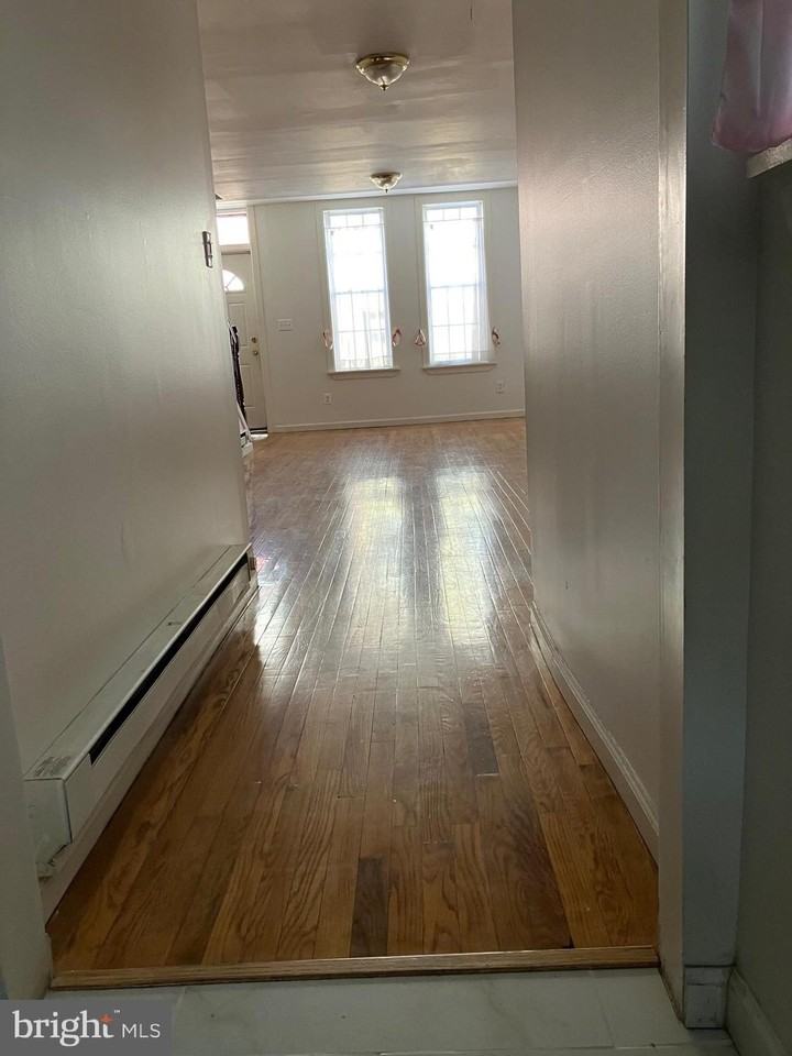 1920 Fontain St - Photo 5 of 28