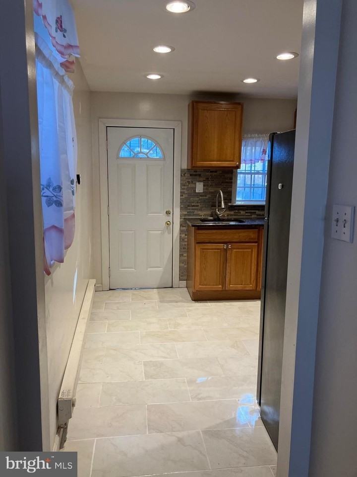 1920 Fontain St - Photo 7 of 28