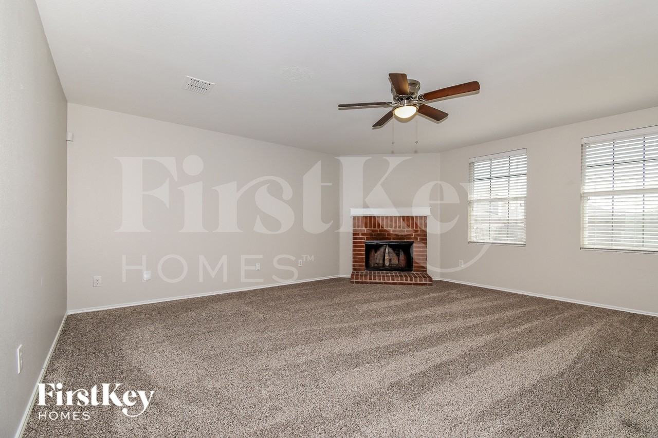 609 Rosemary Dr - Photo 2 of 15