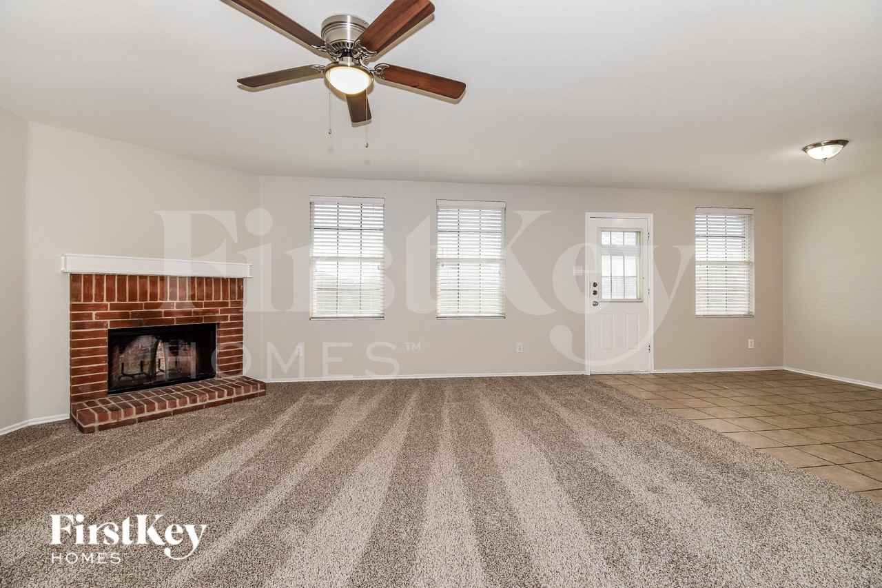 609 Rosemary Dr - Photo 3 of 15