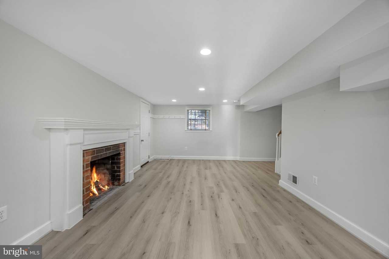 2355 N Quincy St - Photo 5 of 39