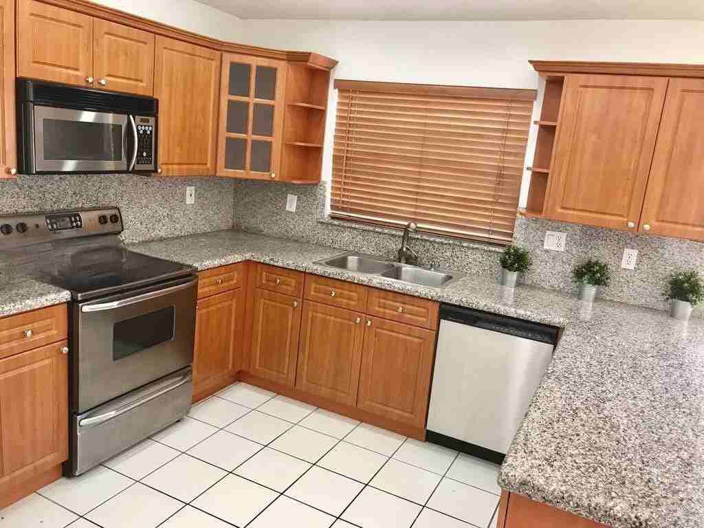 5758 Nw 97th Pl - Photo 6 of 8