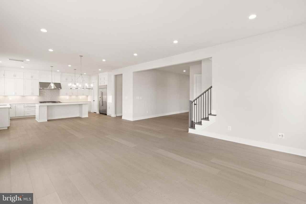 857N N Manchester St - Photo 2 of 39