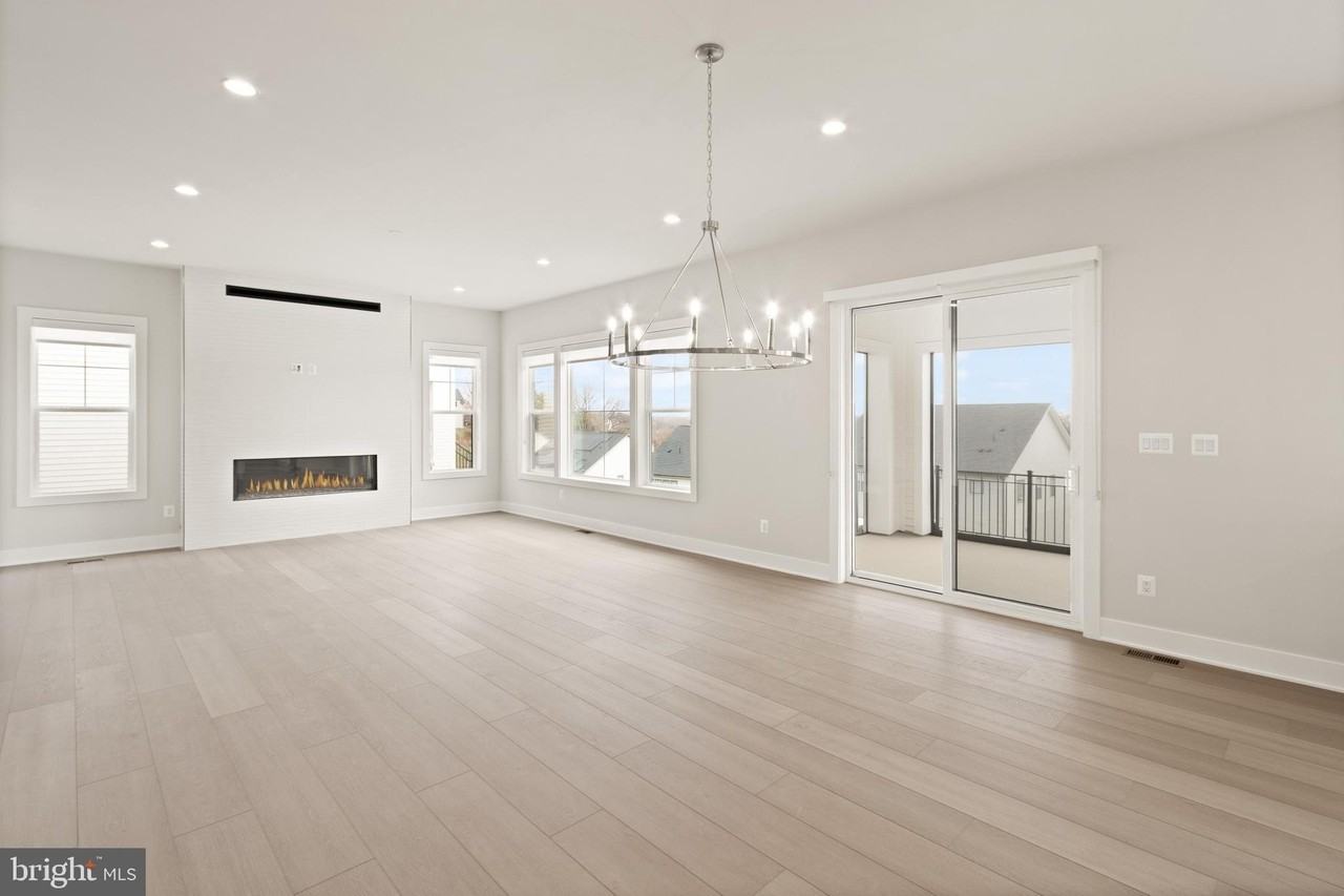 857N N Manchester St - Photo 3 of 39