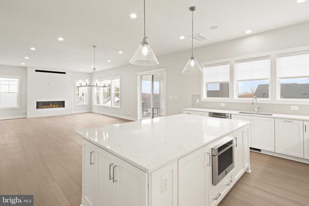 857N N Manchester St - Photo 4 of 39