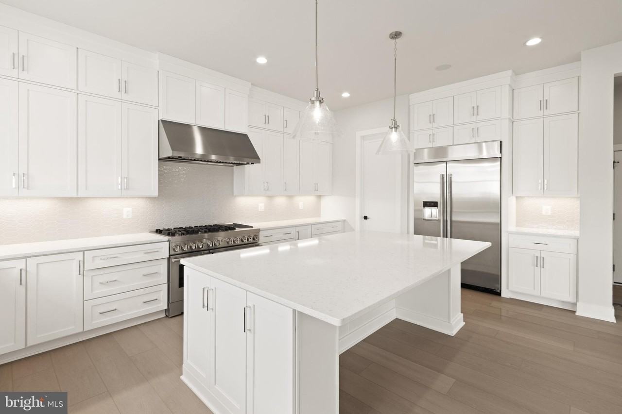 857N N Manchester St - Photo 5 of 39