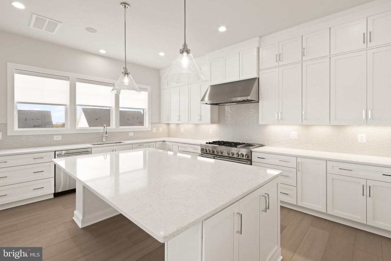 857N N Manchester St - Photo 6 of 39