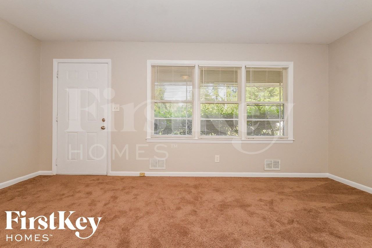 525 Jefferson Ave - Photo 2 of 15