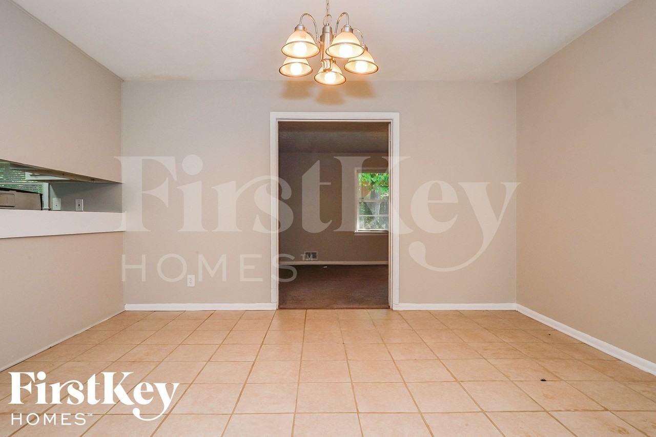 525 Jefferson Ave - Photo 3 of 15