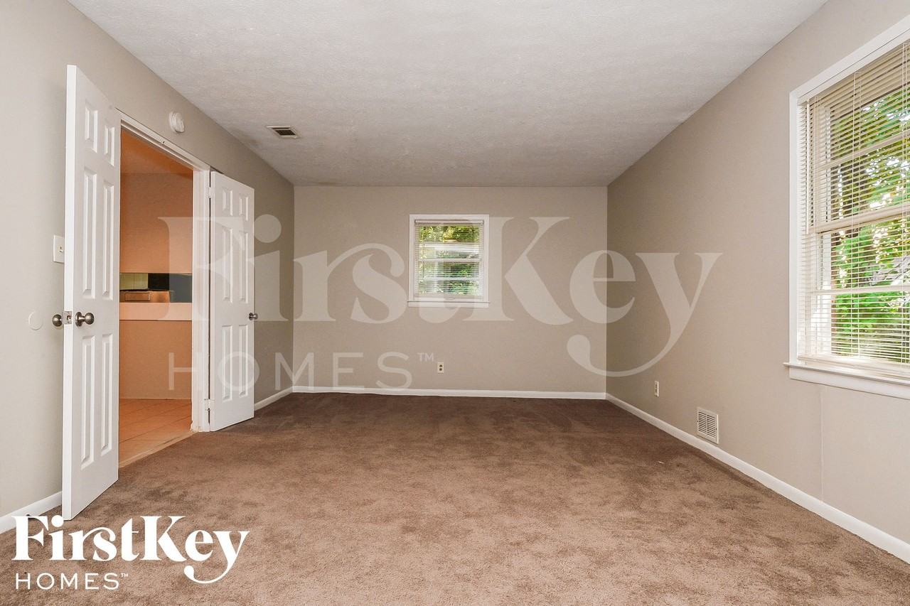 525 Jefferson Ave - Photo 6 of 15