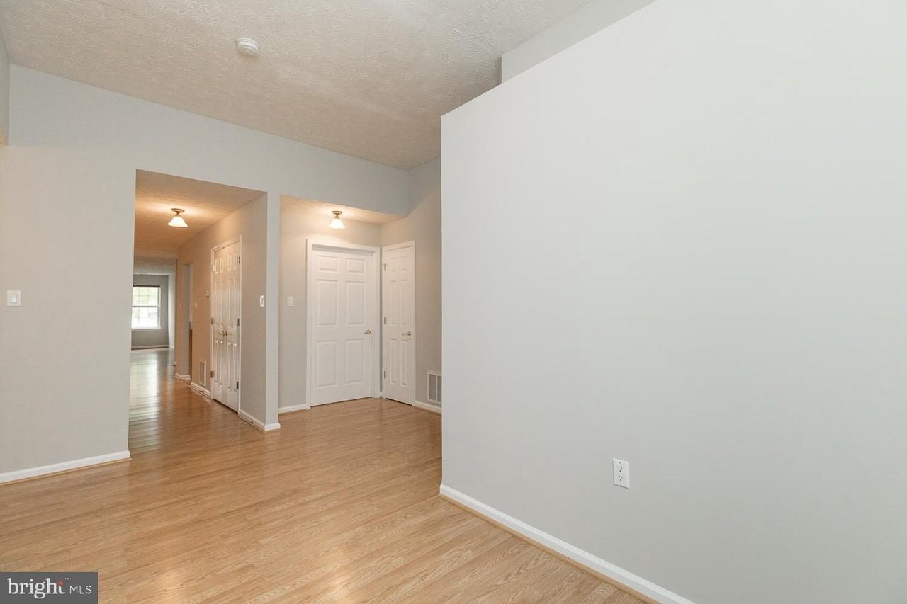 106 Butterscotch Ct - Photo 3 of 33