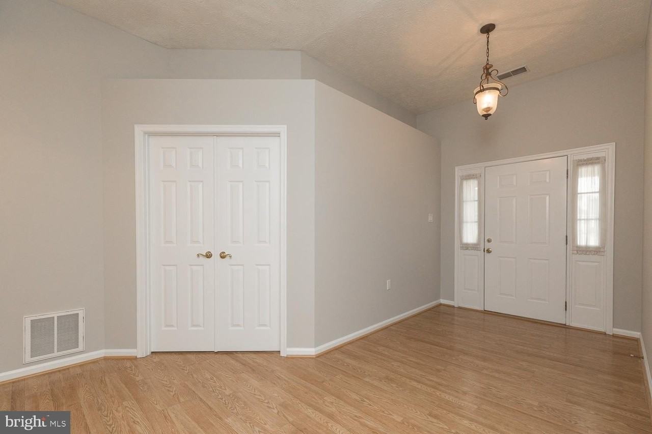 106 Butterscotch Ct - Photo 4 of 33