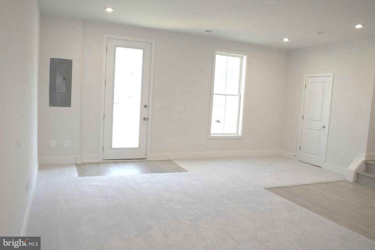 129 Heyford Dr - Photo 2 of 17