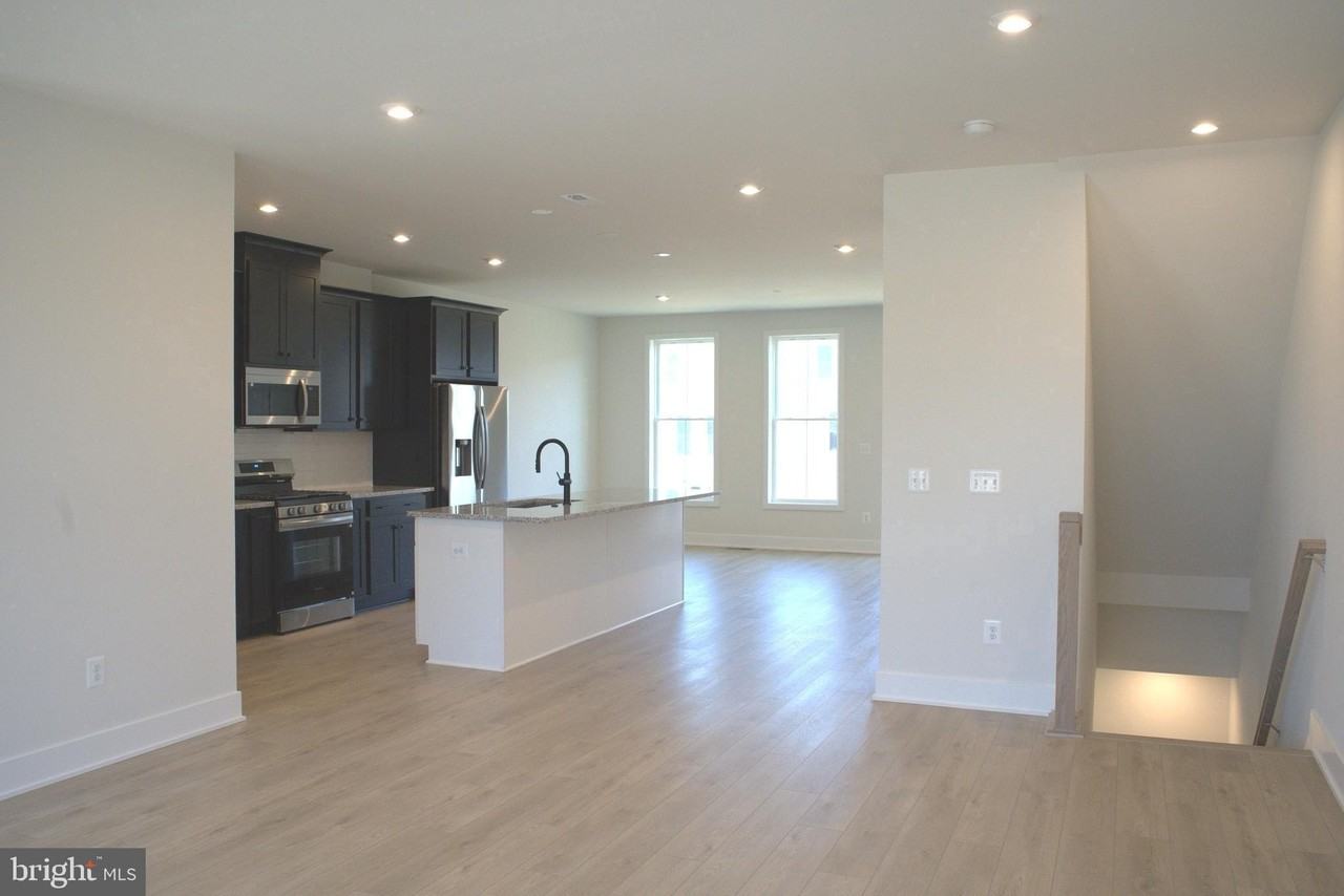 129 Heyford Dr - Photo 4 of 17