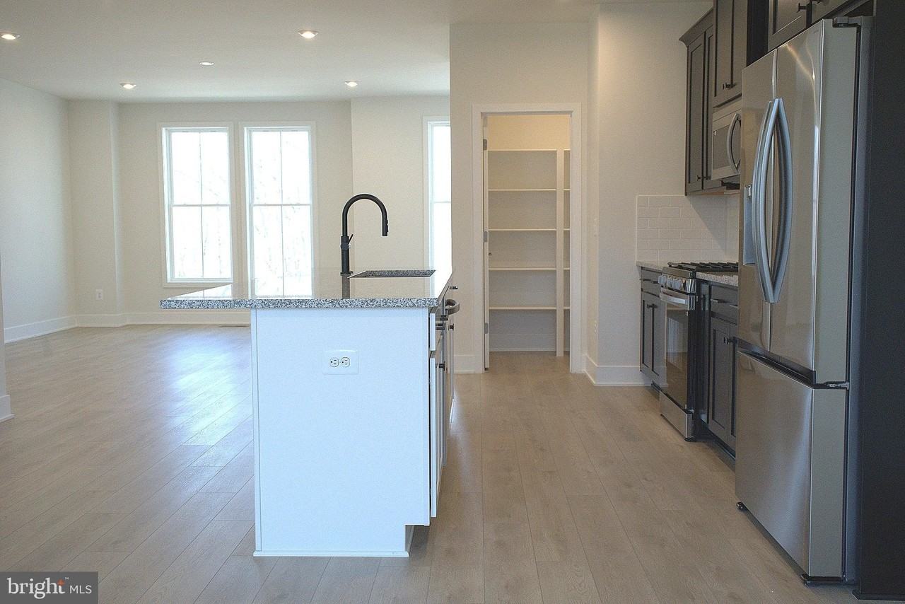 129 Heyford Dr - Photo 7 of 17