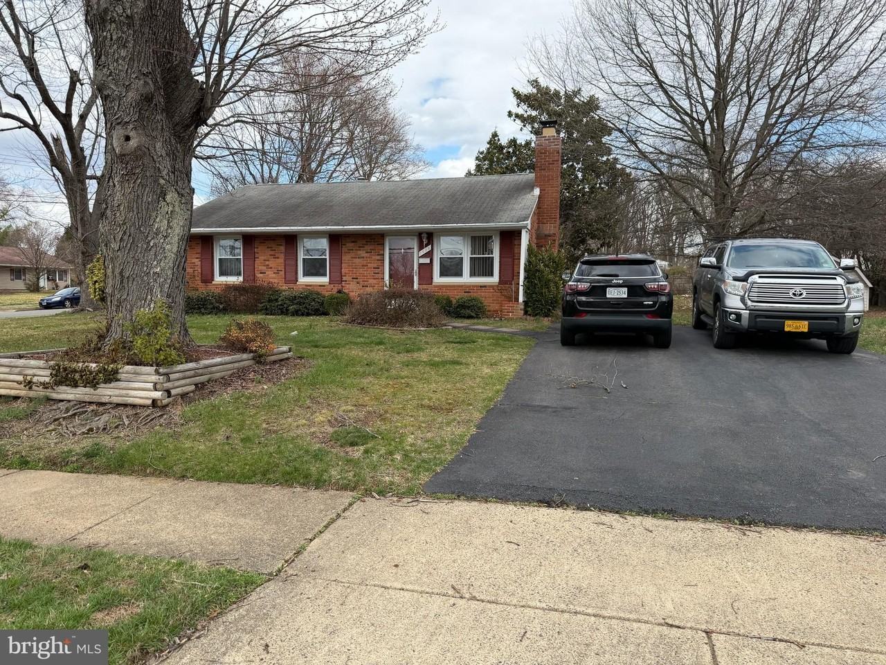 7608 Heritage Dr - Photo 2 of 15