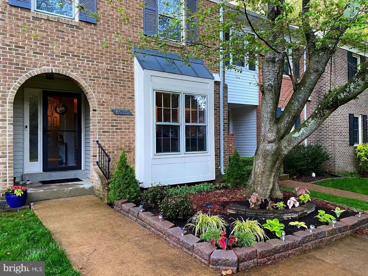 6035 Crown Royal Cir - Photo 2 of 32