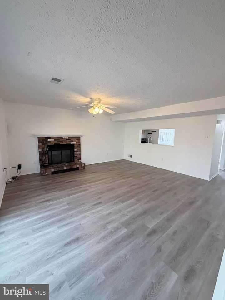 8081 Steeple Chase Ct - Photo 3 of 11