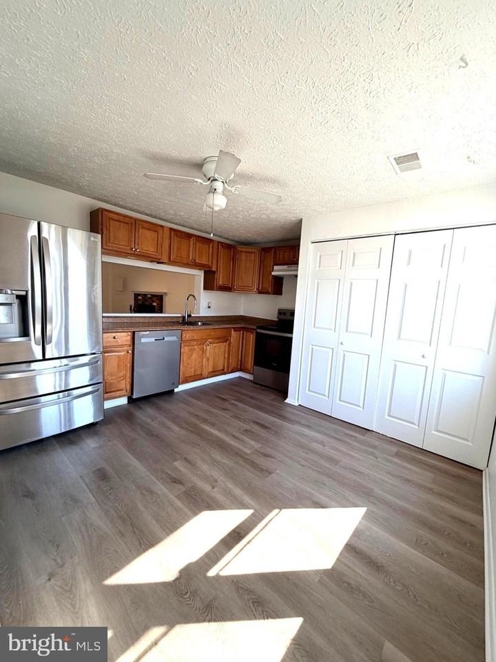 8081 Steeple Chase Ct - Photo 5 of 11