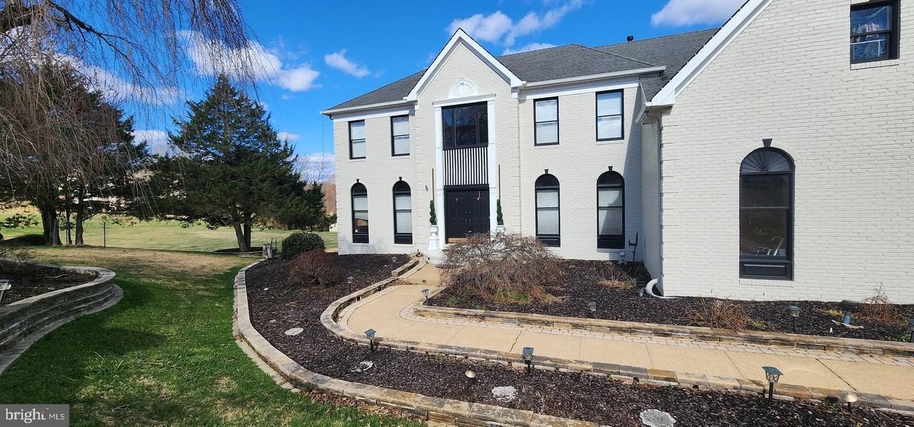 1104 Mountain Hope Ct - Photo 2 of 32