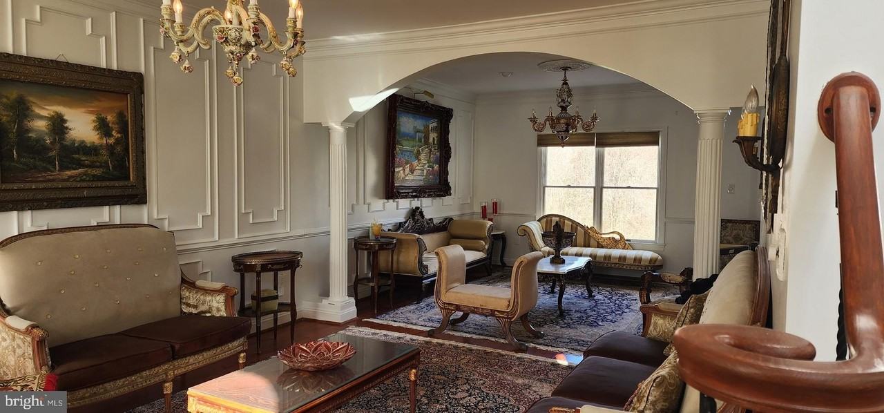 1104 Mountain Hope Ct - Photo 4 of 32