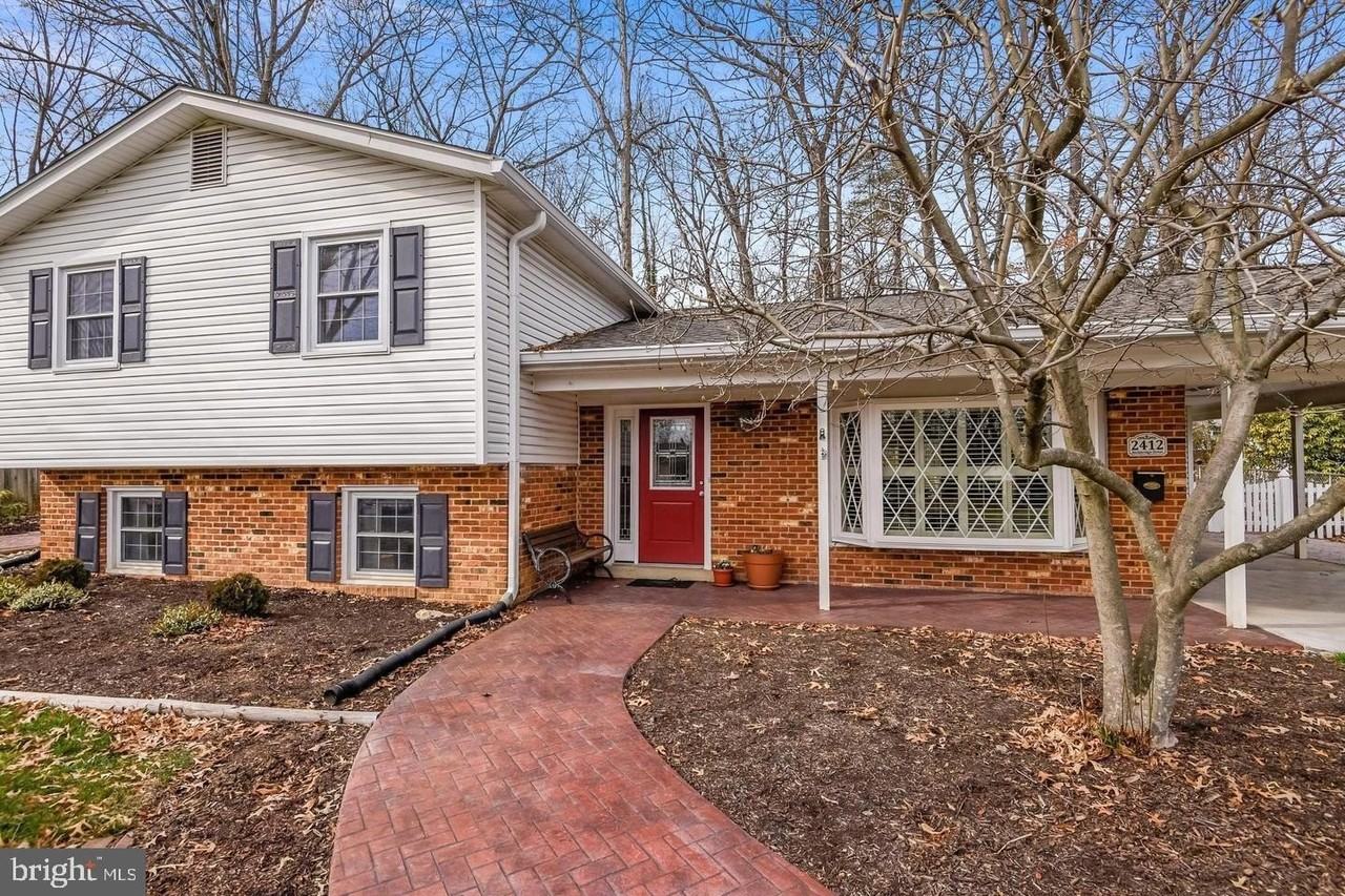 2412 Rockbridge St - Photo 2 of 50