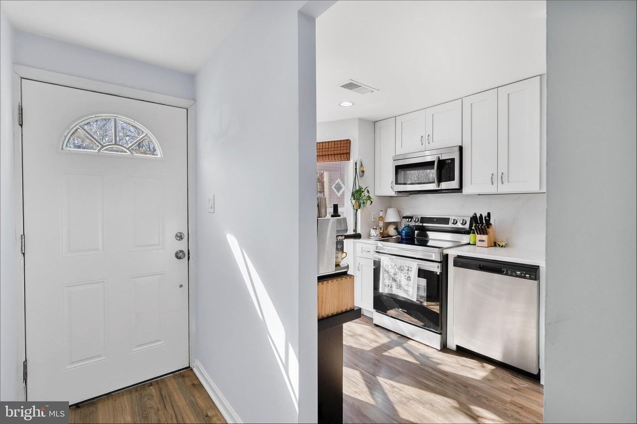 2120 Whisperwood Glen Ln - Photo 3 of 30